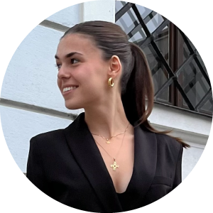 Portrait: Caroline Jung   